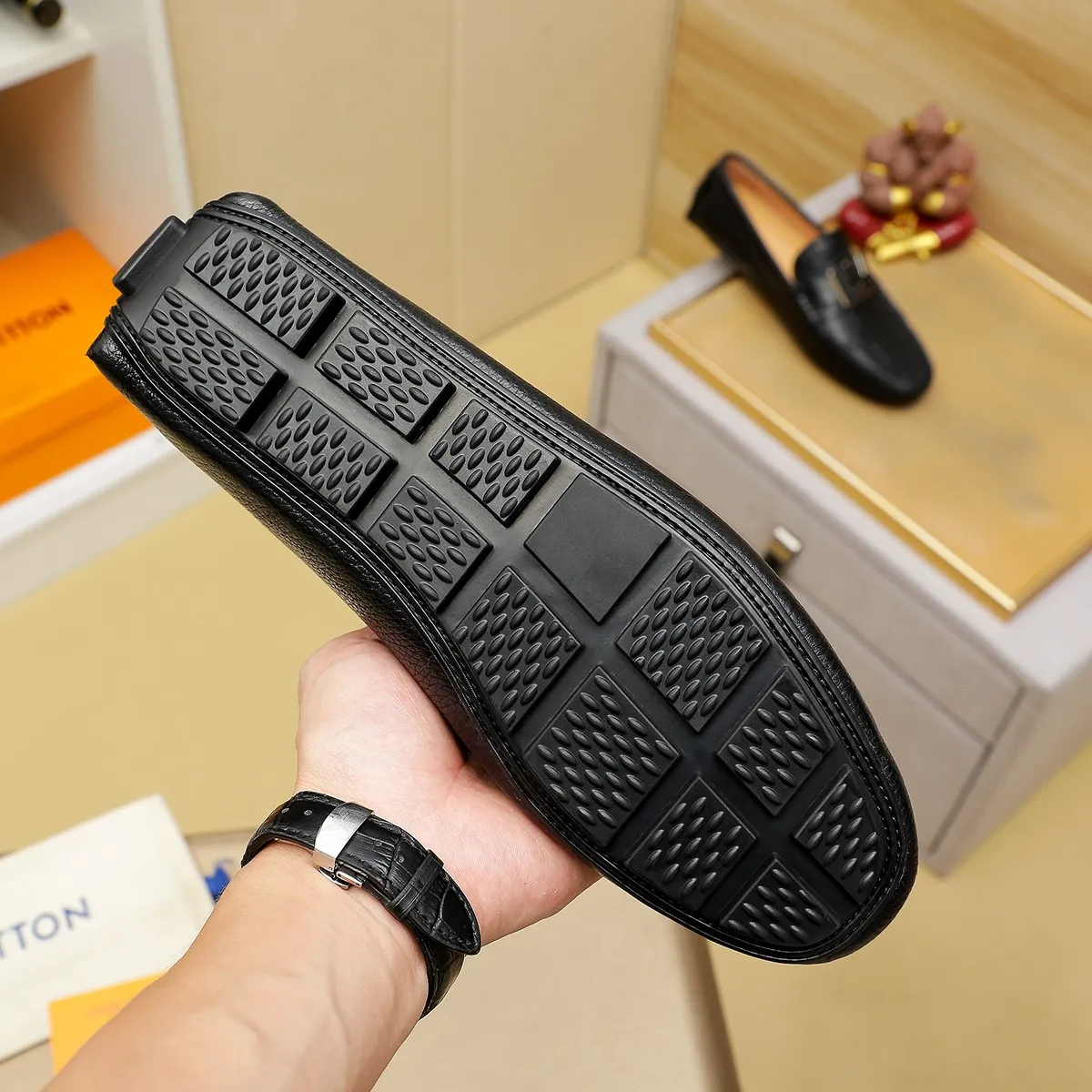 Men's shoes 💰360 💰 LV Louis Vuitton's top-quality Peaches men's shoes 💯Original copy of the official website, the upper is made of imported official website 1:1 material ❌Italian 🇮🇹 cowhide surface, imported pigskin lining. It’s definitely not made with ordinary craftsmanship, it’s the model used by celebrities! The factory’s craftsmanship is designed to create the most perfect shoes for trendy men! Colors available! 38-44 yards